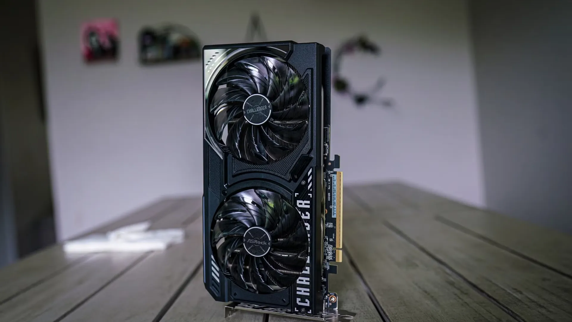 نقد و بررسی کارت گرافیک AMD RX 9060 XT 16GB (2)