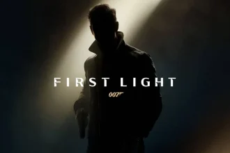 تصویر هنری بازی 007 First Light با سیلوئت جیمز باند در تاریکی و نور موضعی