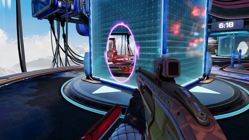 یان پراولکس، مدیرعامل 1047 Games، روی استیج رویداد Summer Game Fest در حال معرفی حالت بتل رویال برای Splitgate 2