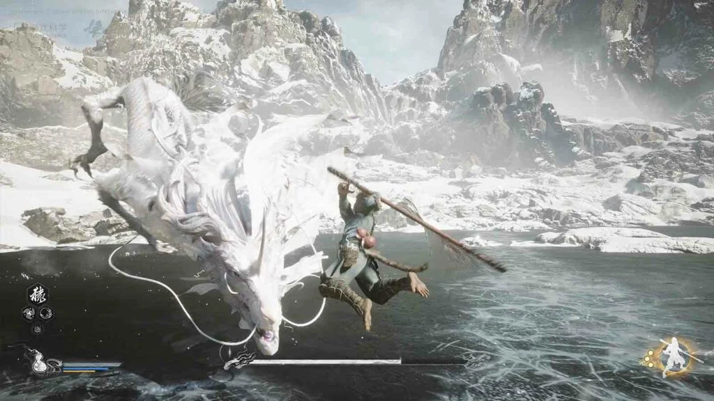 تصویری از شخصیت اصلی بازی Black Myth: Wukong در حال مبارزه با دشمنان در محیطی خیره‌کننده
